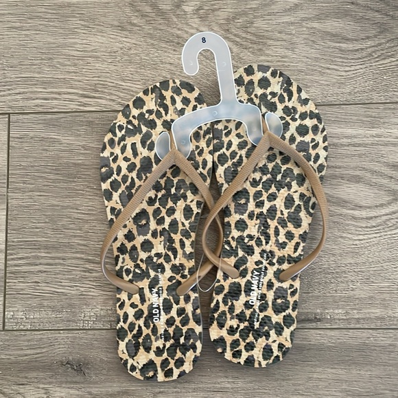 3 for $15 NWT Old Navy Flip Flops - Picture 3 of 4